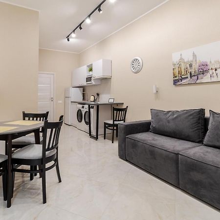 Luxury Flat In Downtown 2 Lägenhet Lviv Exteriör bild