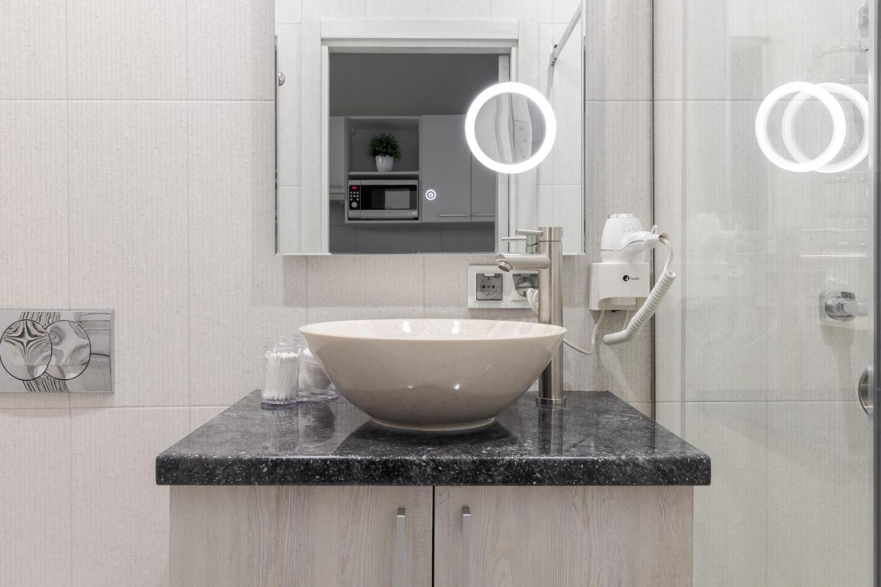 Luxury Flat In Downtown 2 Lägenhet Lviv Exteriör bild