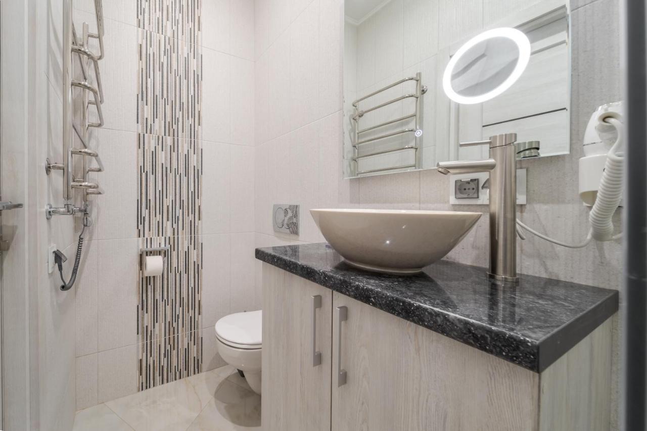 Luxury Flat In Downtown 2 Lägenhet Lviv Exteriör bild