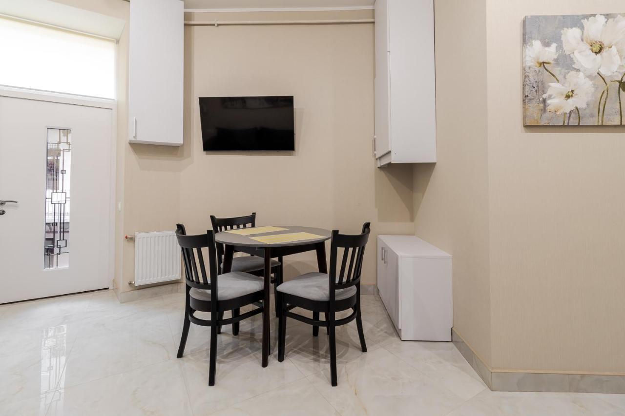 Luxury Flat In Downtown 2 Lägenhet Lviv Exteriör bild