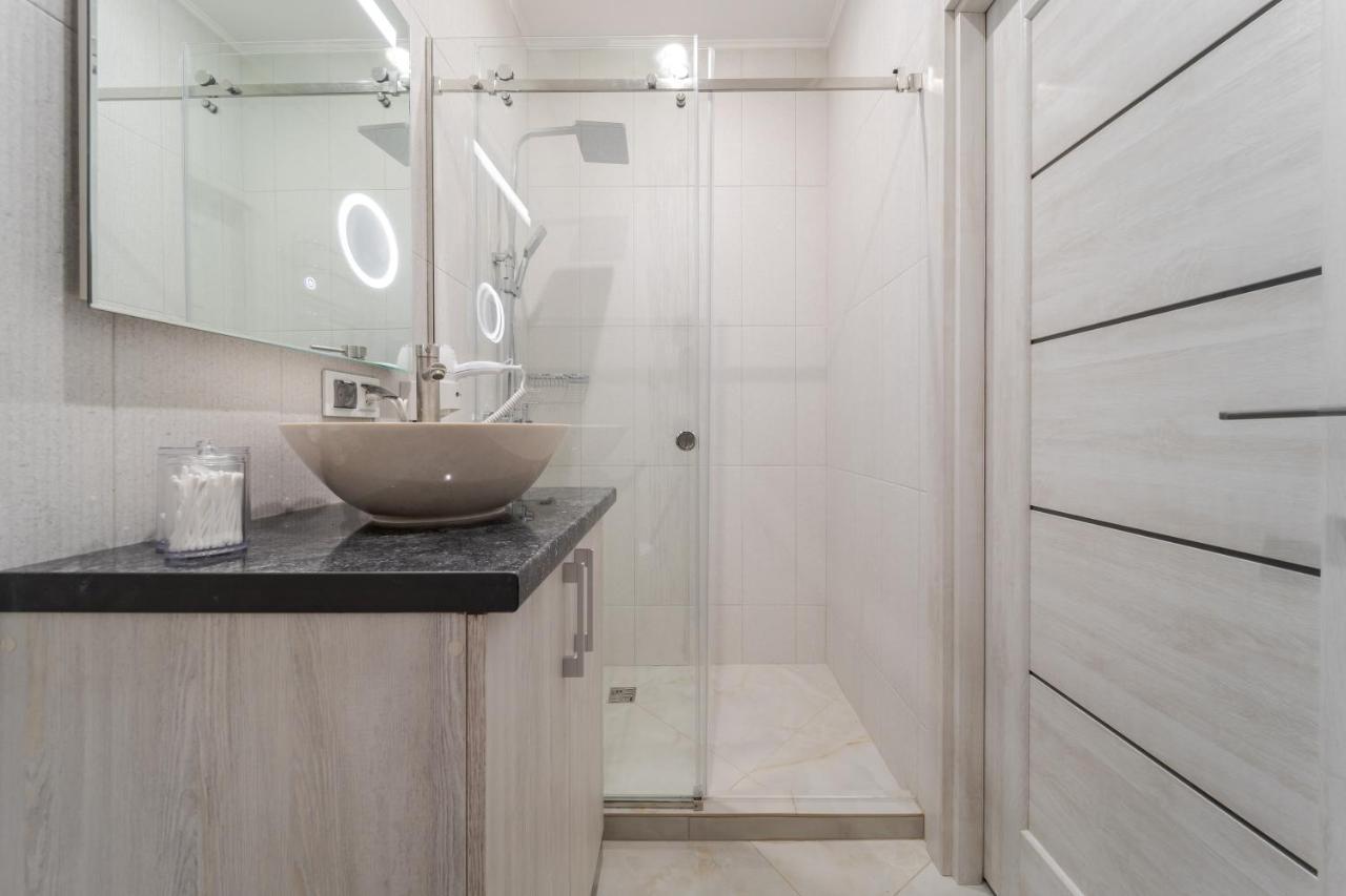 Luxury Flat In Downtown 2 Lägenhet Lviv Exteriör bild